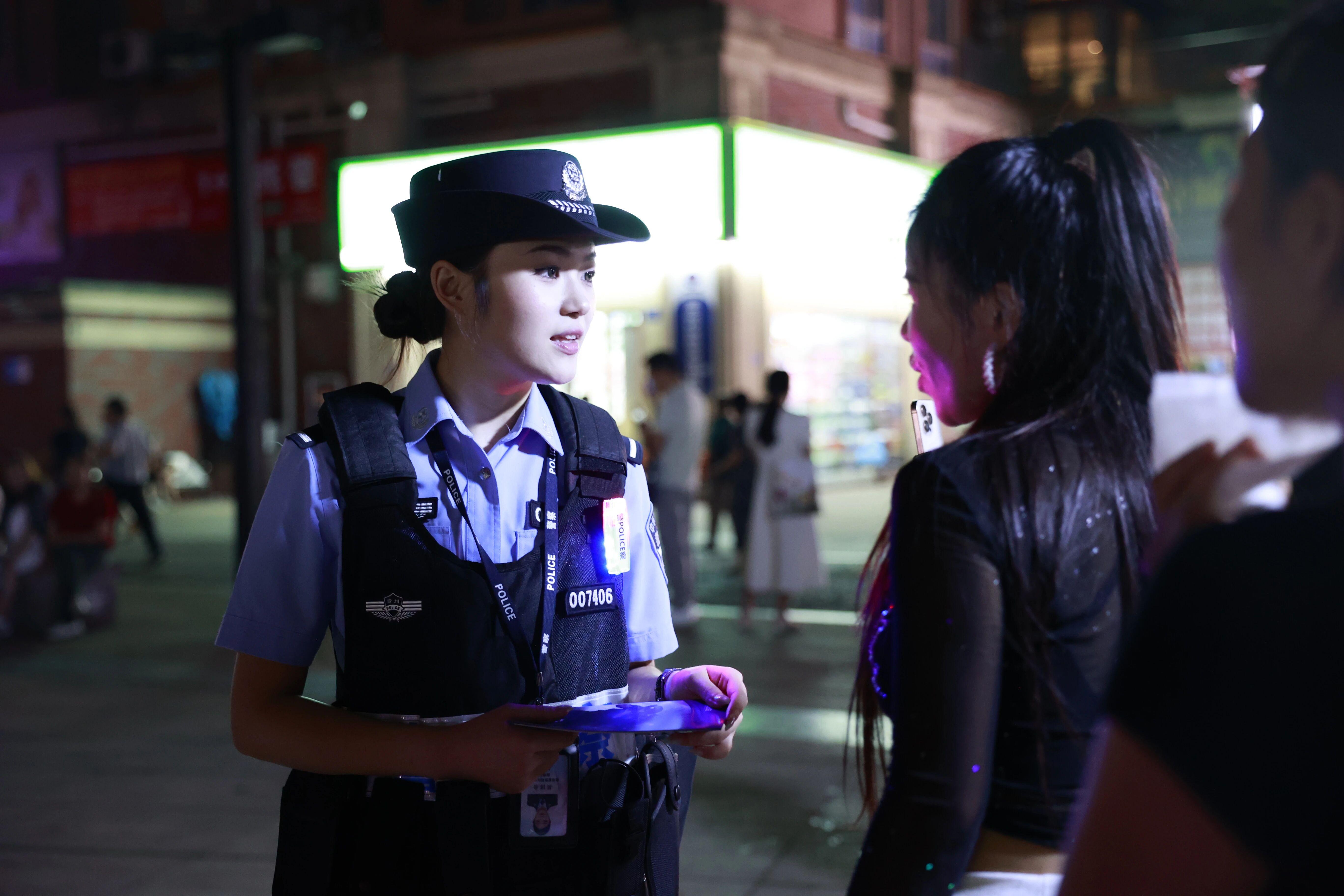 民警處理群眾求助.jpg