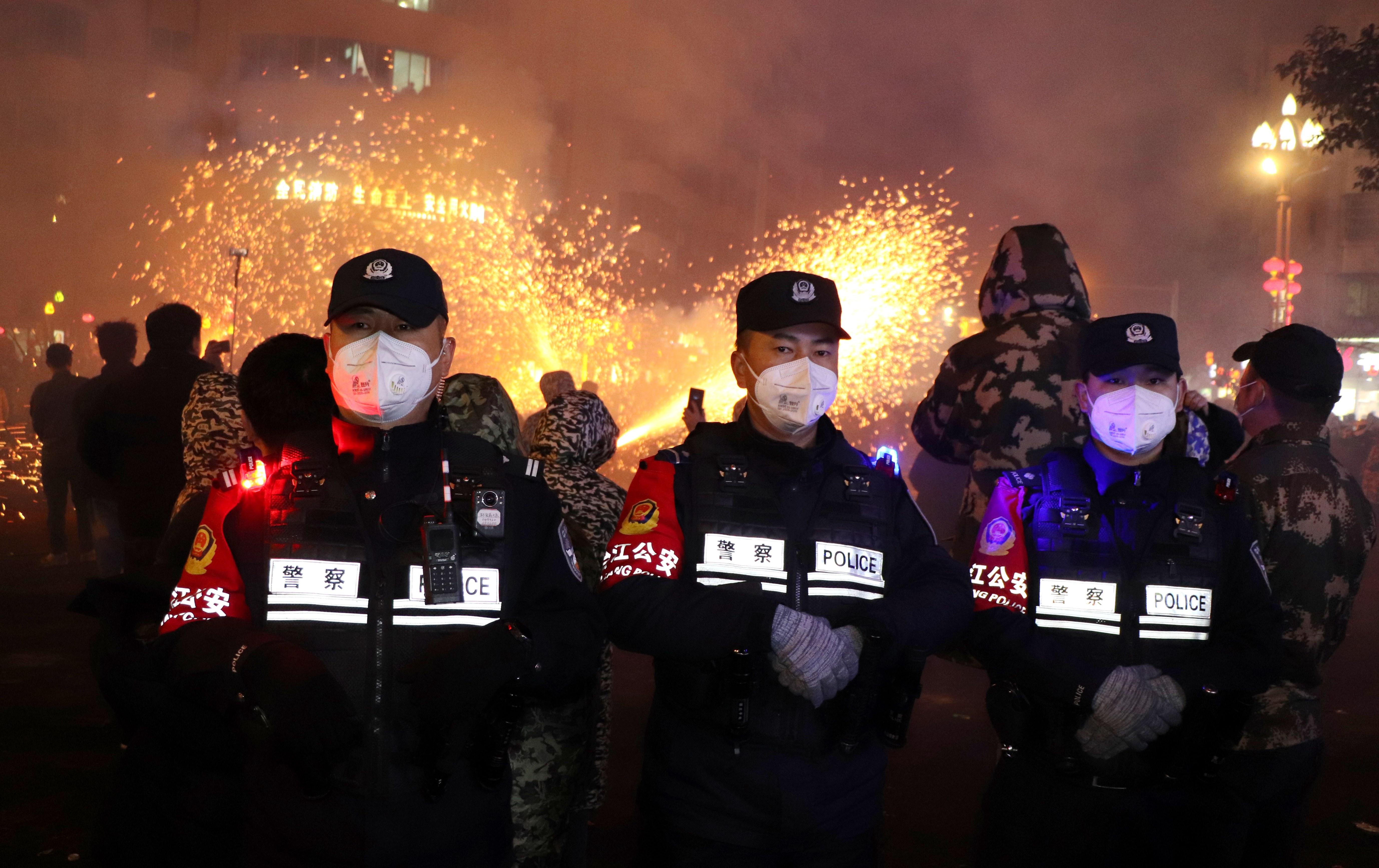 圖1民警值守活動(dòng)現(xiàn)場.jpg