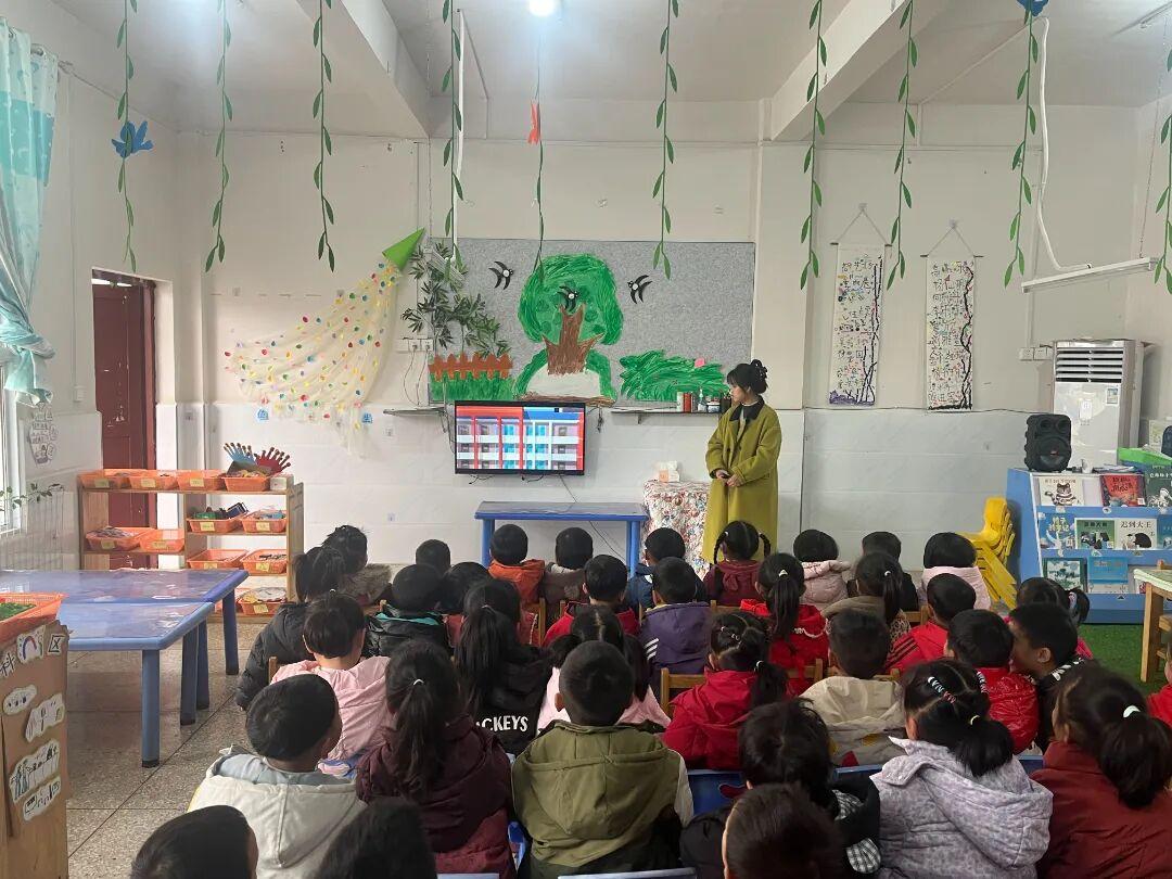 圖3  3月6日，朱家場(chǎng)茅坡小學(xué)、茅坡幼兒園法治副校長(zhǎng)張宇婷到校開展法治宣傳活動(dòng).jpg