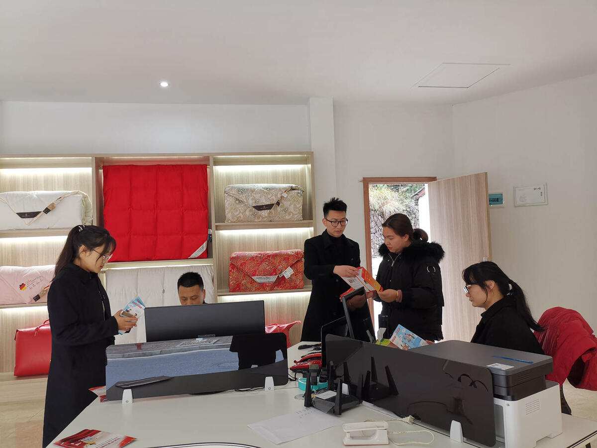 淳安司法：憲法宣傳進(jìn)企業(yè)，“把脈問診”開良方